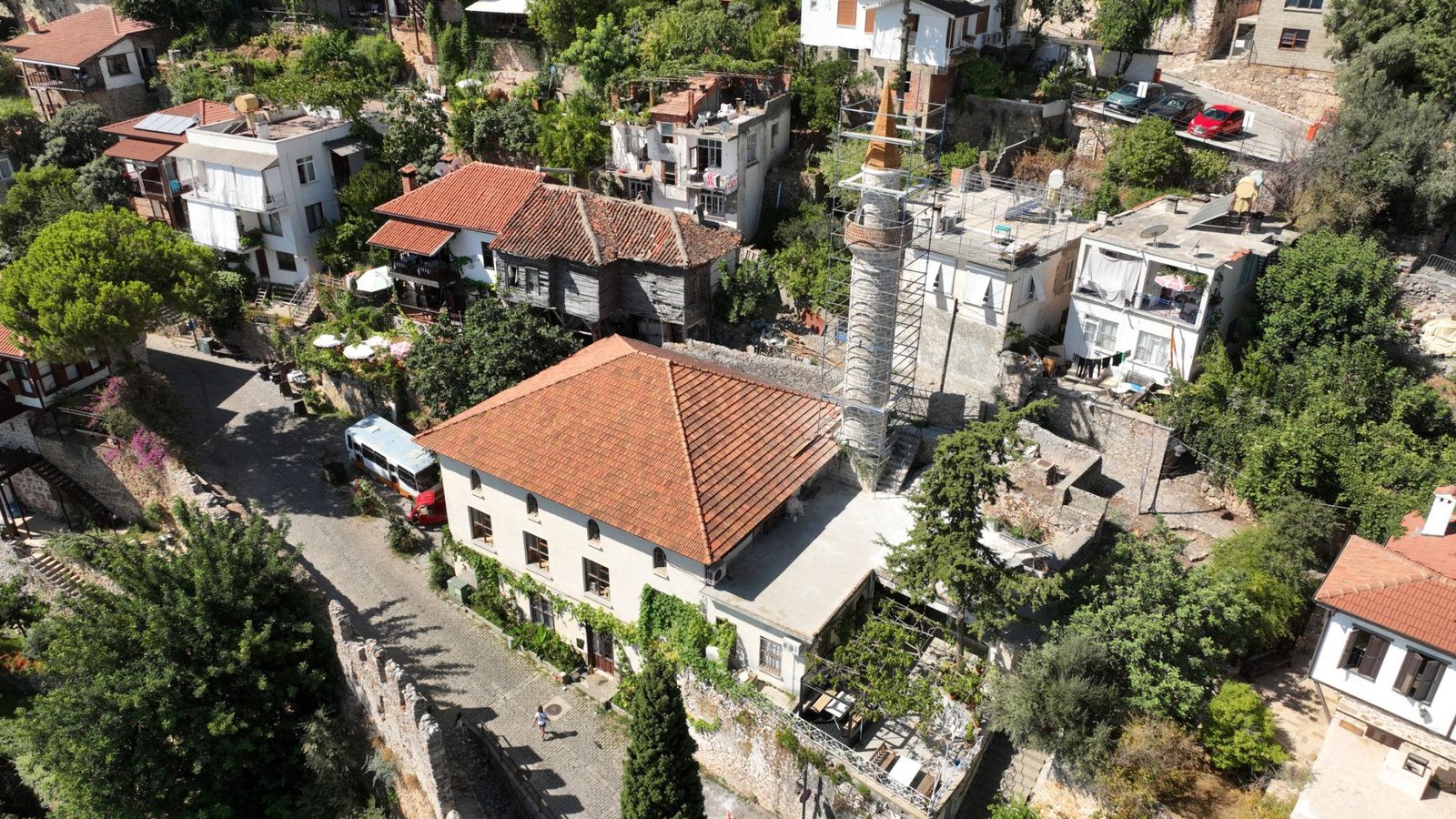 Andızlı Emir Bedrüddin Camisi Tarihçesi