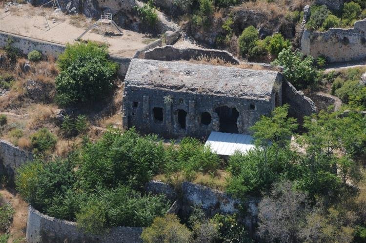 Hagios Constantinous ve Mikail Archangelos Kiliseleri